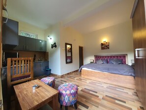 Family Room | Soundproofing - Alooma Valley View Stays (Manali)