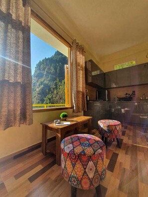 Family Room | Soundproofing - Alooma Valley View Stays (Manali)