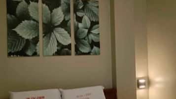 Deluxe Double Room | Desk