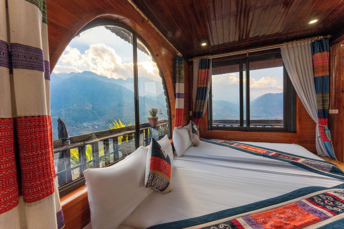 Family with Mountain View | Free WiFi, bed sheets