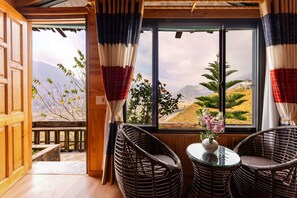 View from room - Muong Hoa River View Hotel (Sa Pa)