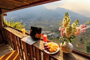 Deluxe Triple Room | View from room - Muong Hoa River View Hotel (Sa Pa)