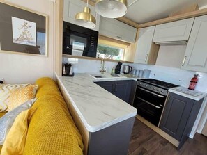 Cookware/dishes/utensils