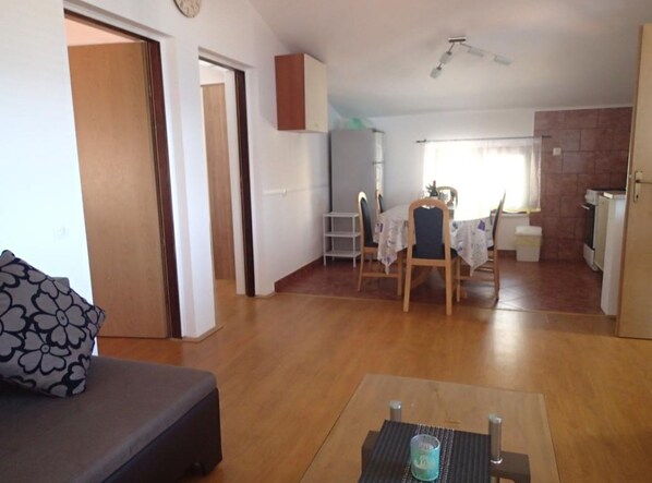 Apartment (Apartments Marija Kruševo A4+2) | Living room | 32-inch flat-screen TV with cable channels - Apartments Marija Kruševo (Obrovac)