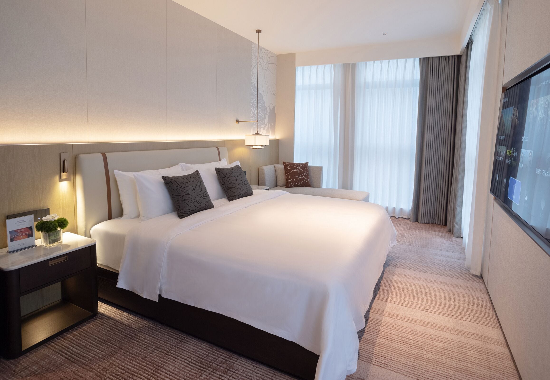 Skrivebord, skrivebord for bærbar PC og wi-fi (inkludert)