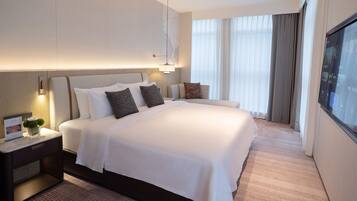 Desk, laptop workspace, free WiFi