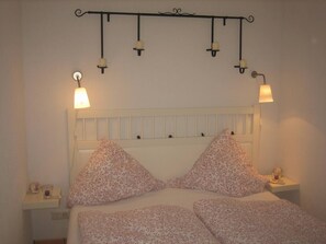 WiFi, bed sheets