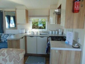 Cookware/dishes/utensils