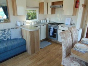 Cookware/dishes/utensils