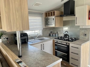 Cookware/dishes/utensils