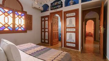 5 bedrooms, in-room safe, iron/ironing board, WiFi