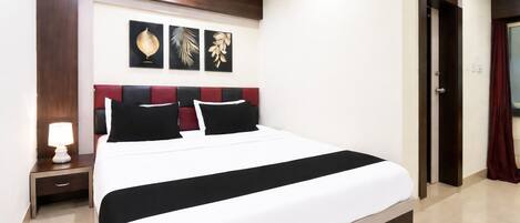 低刺激性寝具、デスク、防音設備、WiFi (無料)