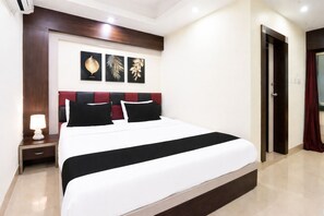 Hypo-allergenic bedding, desk, soundproofing, free WiFi