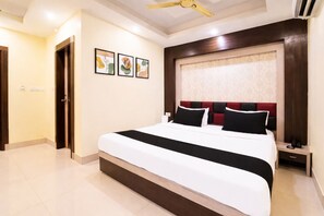 Hypo-allergenic bedding, desk, soundproofing, free WiFi