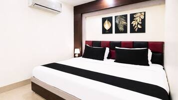 Hypo-allergenic bedding, desk, soundproofing, free WiFi