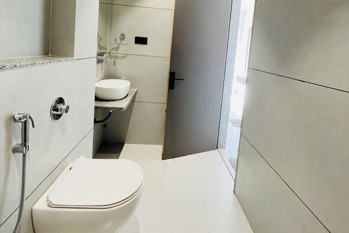 Luxury Double Room, City View | Bathroom