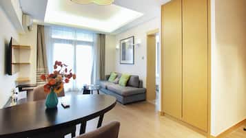 Superior Apartment, 1 Bedroom, Kitchen, City View | Living room | Smart TV