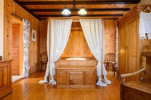 1 habitación, escritorio, tabla de planchar con plancha y wifi 