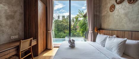 Caja de seguridad en la habitación, escritorio y cortinas blackout