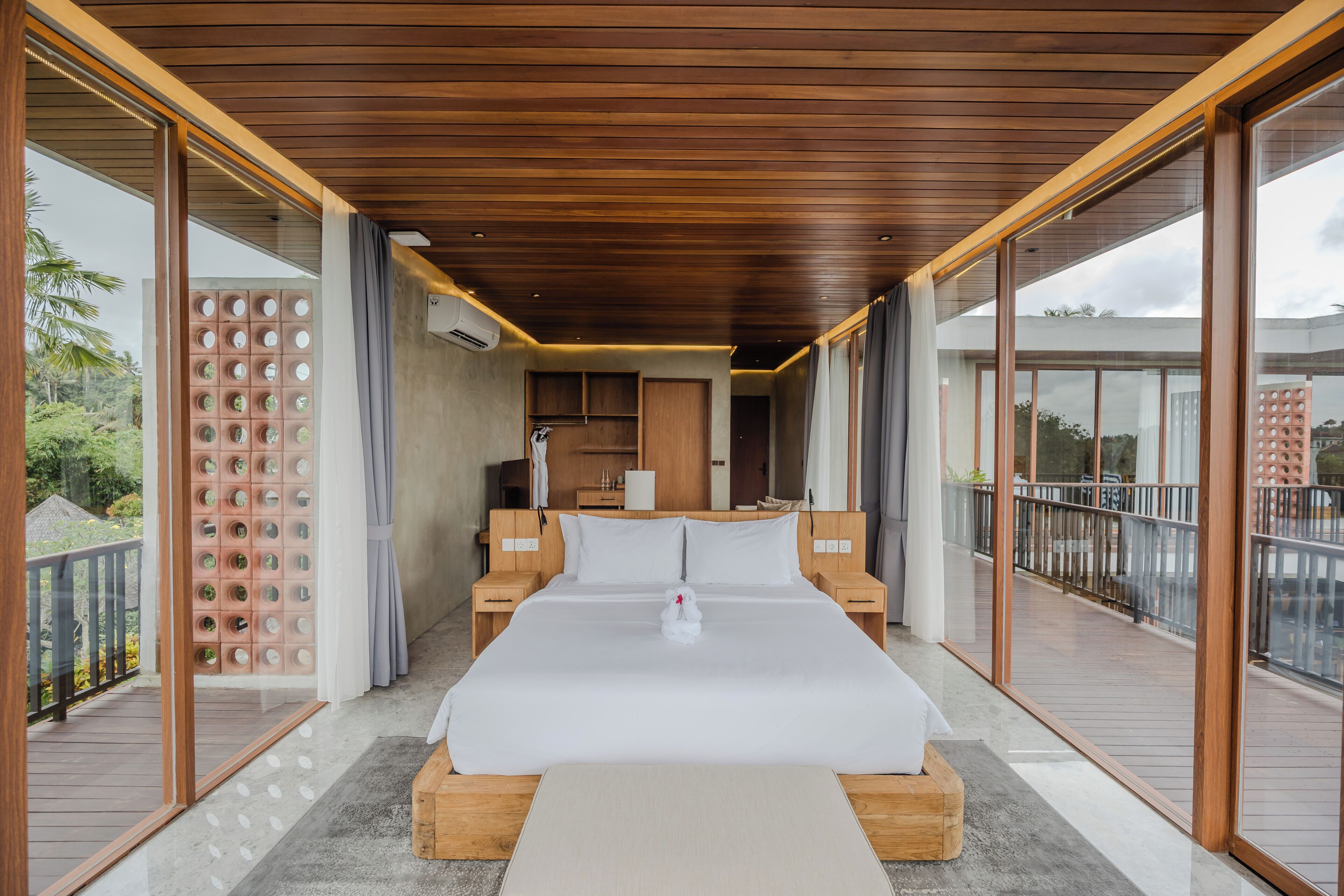 Suite with jungle view | In-room safe, desk, blackout drapes, iron/ironing board