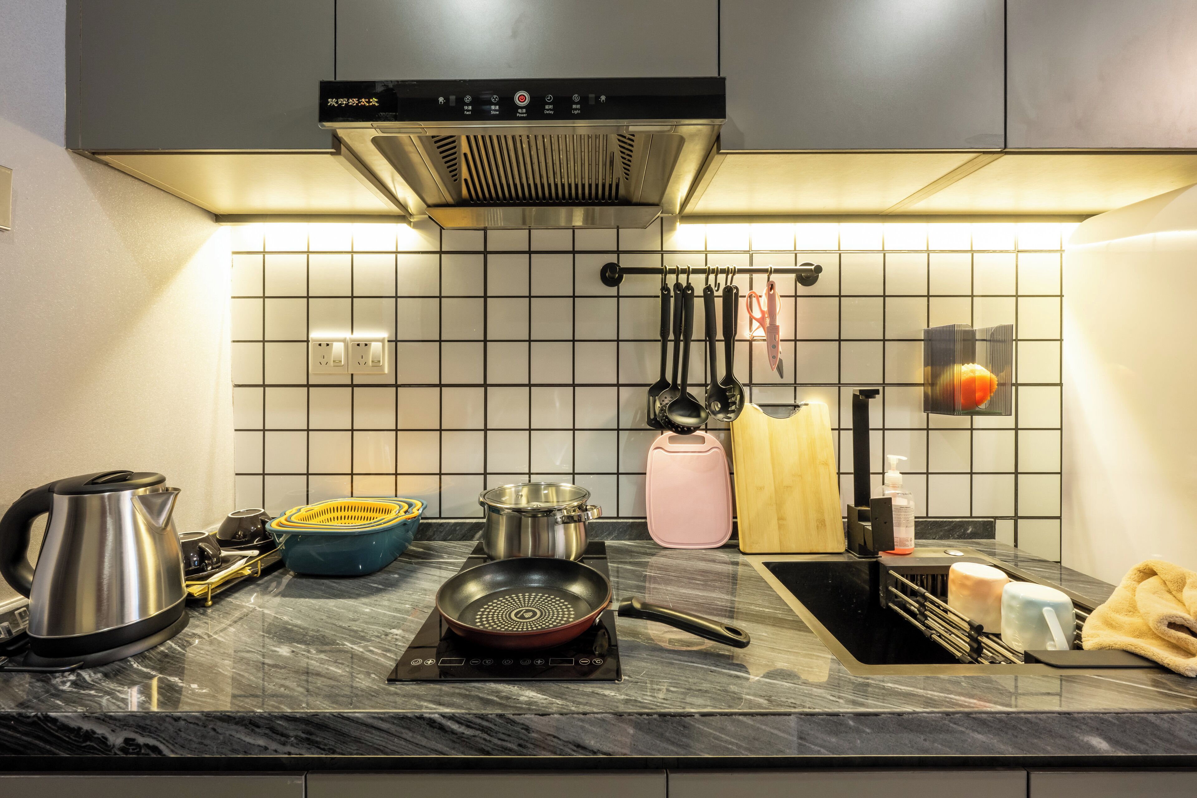 Basic Studio | Private kitchen | Fridge, stovetop