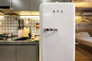 Estúdio básico | Cozinha privada | Geladeira, cooktop