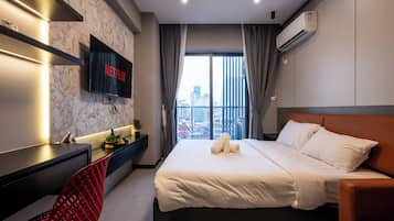 Basic Studio | Laptop workspace, iron/ironing board, free WiFi