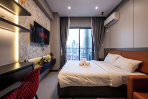 เบสิกสตูดิโอ | พื้นที่ทำงานแบบใช้แล็ปท็อป, เตารีด/โต๊ะรีดผ้า, Wi-Fi ฟรี