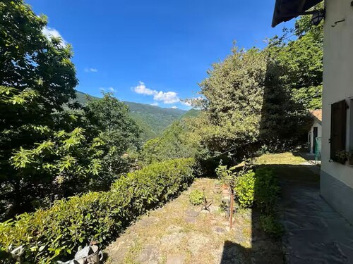 House with private garden and mountain views