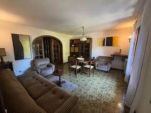 TV, fireplace - House with private garden and mountain views (Cutigliano)