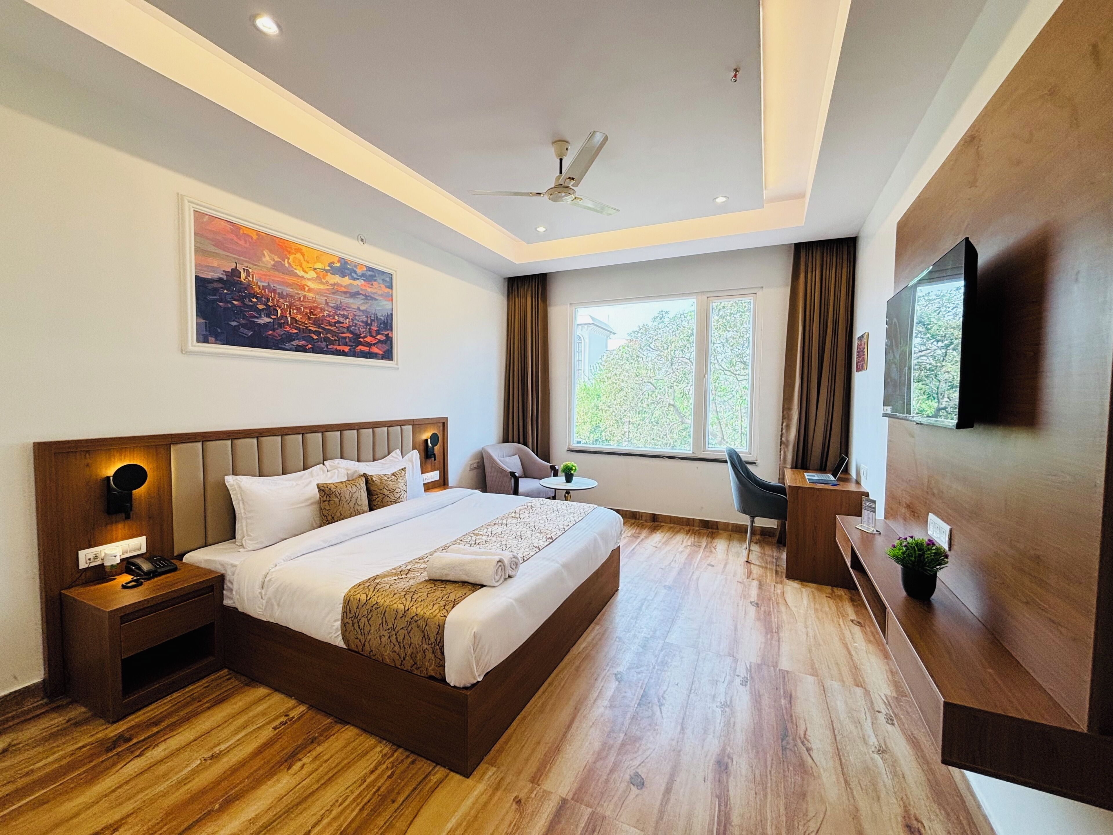 Chambre Club, vue ville | Bureau, espace de travail pour ordinateur portable