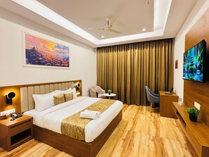 Chambre Club, vue ville | Bureau, espace de travail pour ordinateur portable