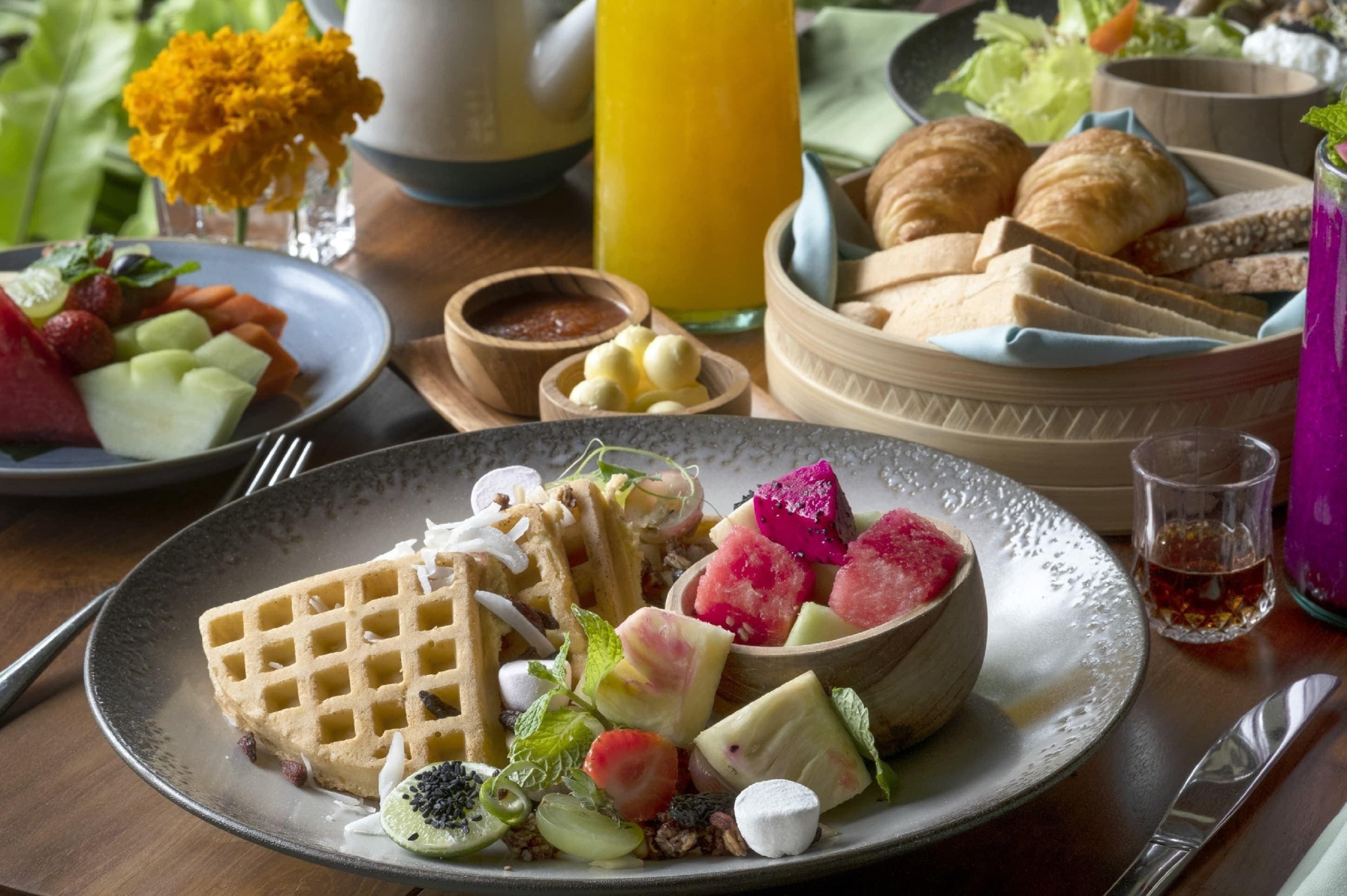 Free daily cooked-to-order breakfast 