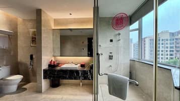 Tempat tidur bayi
