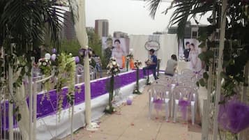 منطقة خارجية لإقامة الولائم والاحتفالات