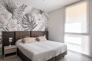 مكتب ومكواة/لوح كي وواي فاي مجانًا