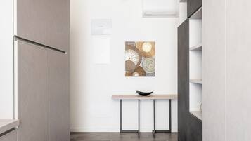 Studio Basic, 1 Tempat Tidur Queen | Dapur pribadi | Lemari es, microwave, oven, dan kompor