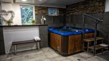 Sauna, hot tub, steam room, hot stone massages, deep-tissue massages