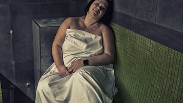 Sauna, hot tub, steam room, hot stone massages, deep-tissue massages