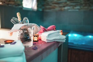 Sauna, hot tub, steam room, hot stone massages, deep-tissue massages