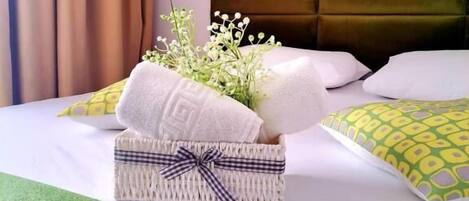 Triple Room, Lake View | Free WiFi