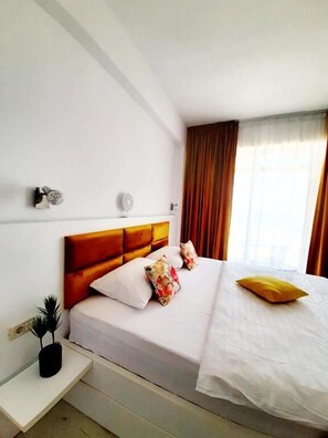 Double Room, Lake View | Free WiFi
