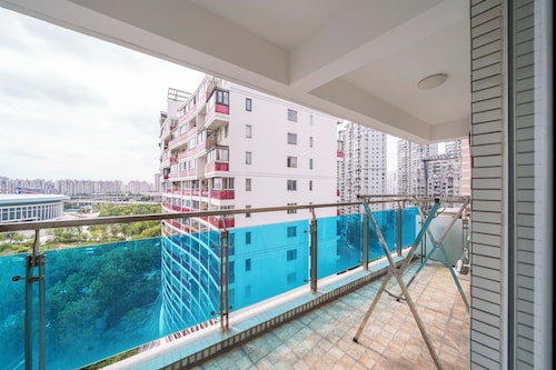 Tyms Xujiahui Modern 1BR APT 