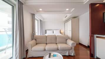 Superior Apartment, 1 Bedroom, Kitchen, City View | Living room