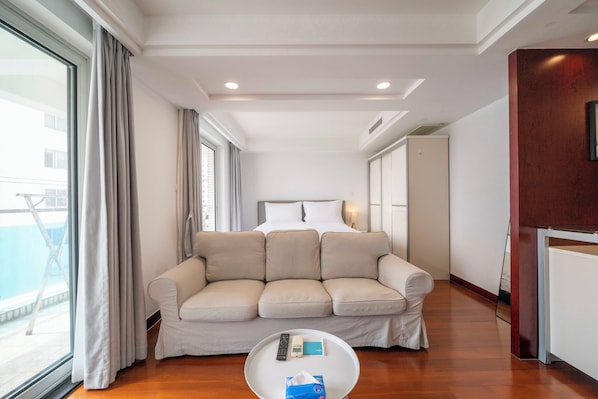 Superior Apartment, 1 Bedroom, Kitchen, City View | Living room