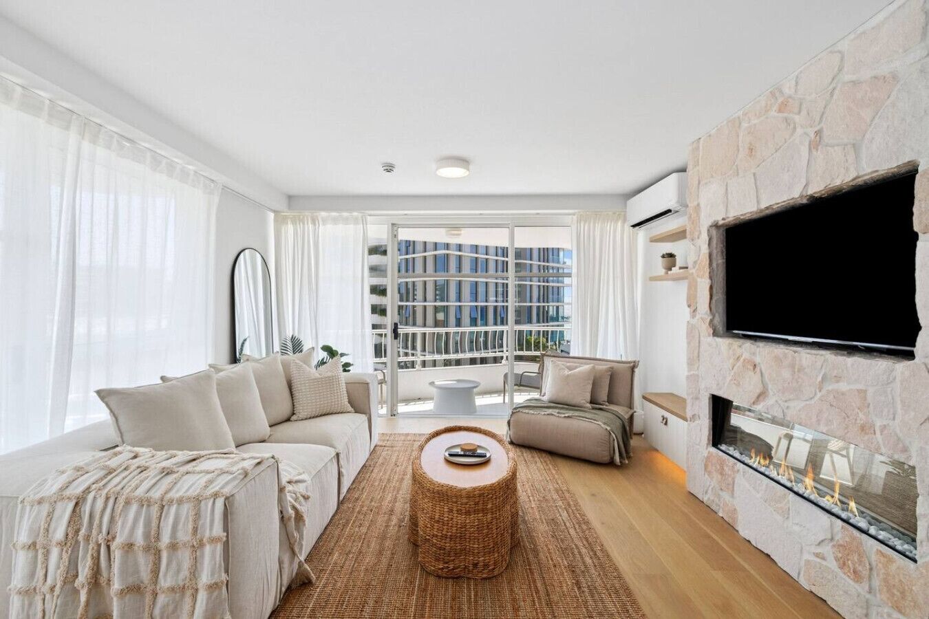 Televisie en een tafeltennistafel