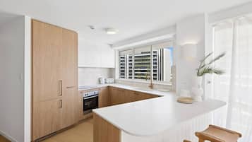 Refrigerador, microondas, horno, placa de cocina