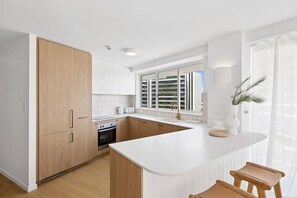 Fridge, microwave, oven, stovetop - Lookout Palm Beach - Absolute Beachfront + Views (Palm Beach)