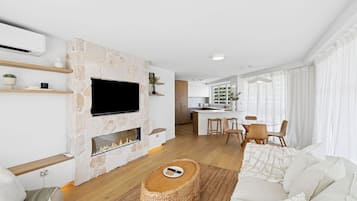 TV, mesa de pingue-pongue