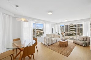 Fernseher, Tischtennisplatte